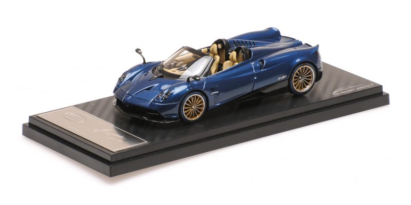PAGANI HUAYRA ROADSTER 2017 CARBON BLU FRANCIA - immagine 3