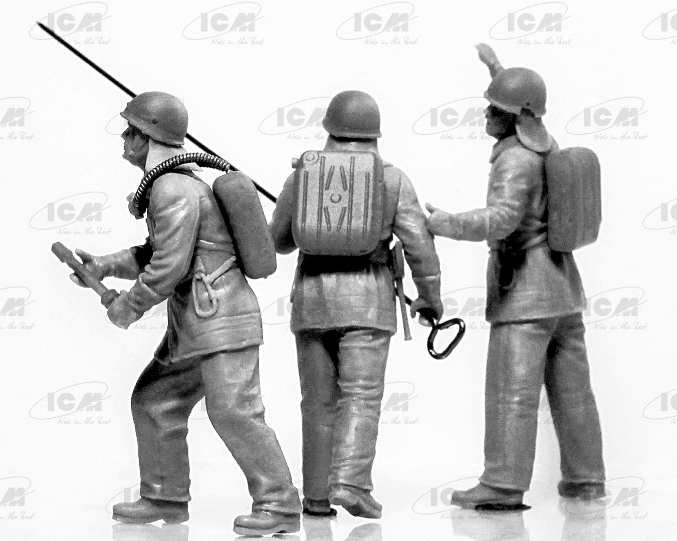 CHERNOBYL#2. FIRE FIGHTERS (AC-40-137A FIRETRUCK & 4 FIGURES & DIORAMA BASE WITH BACKGROUND) Scala 1:35 ICM 35902 - immagine 4