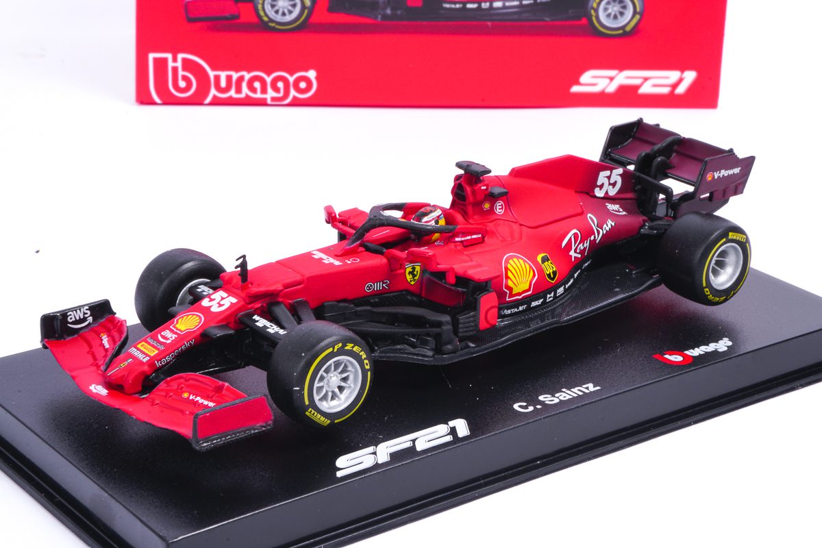 FERRARI F1 SF21, Con Casco e Vetrina, 2021 N 55 CARLOS SAINZ- Scala 1:43 Bburago 36828SA