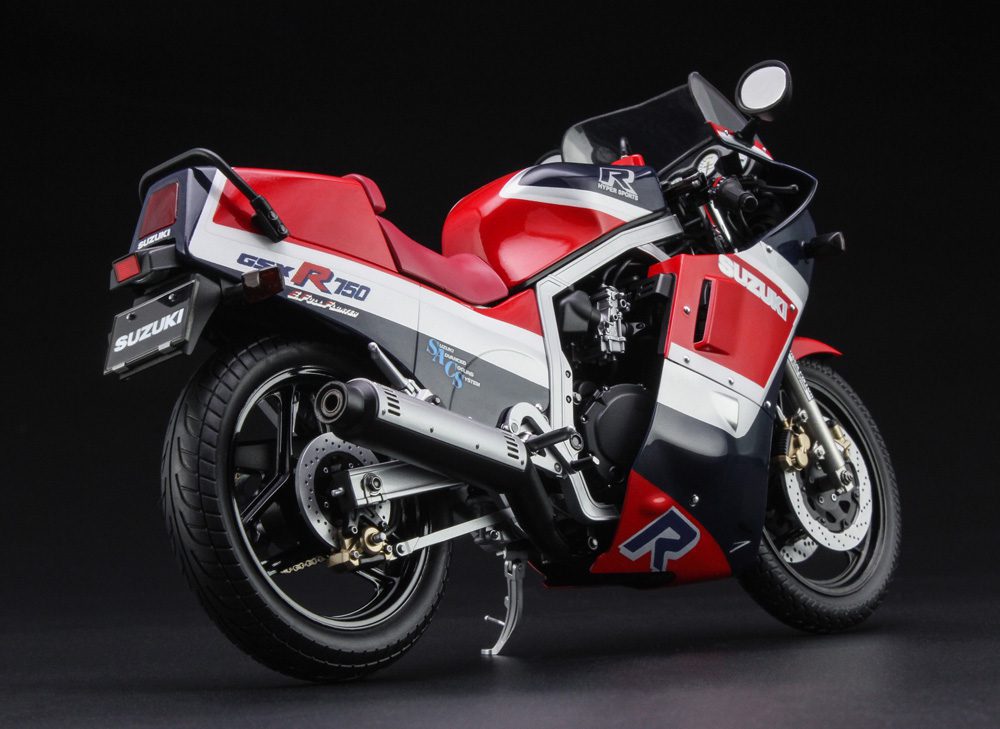 Maquette Hasegawa Suzuki GSX-R750 1:12 - Kit Modèle à Monter - Peinture Et Colle Non Incluses - 8