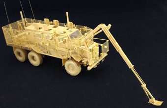 "Buffalo" 6x6 MPCV with Slat Grill Armor Version scala 1:35 BRONCO MODELS CB35101 + COLLA OMAGGIO - immagine 6