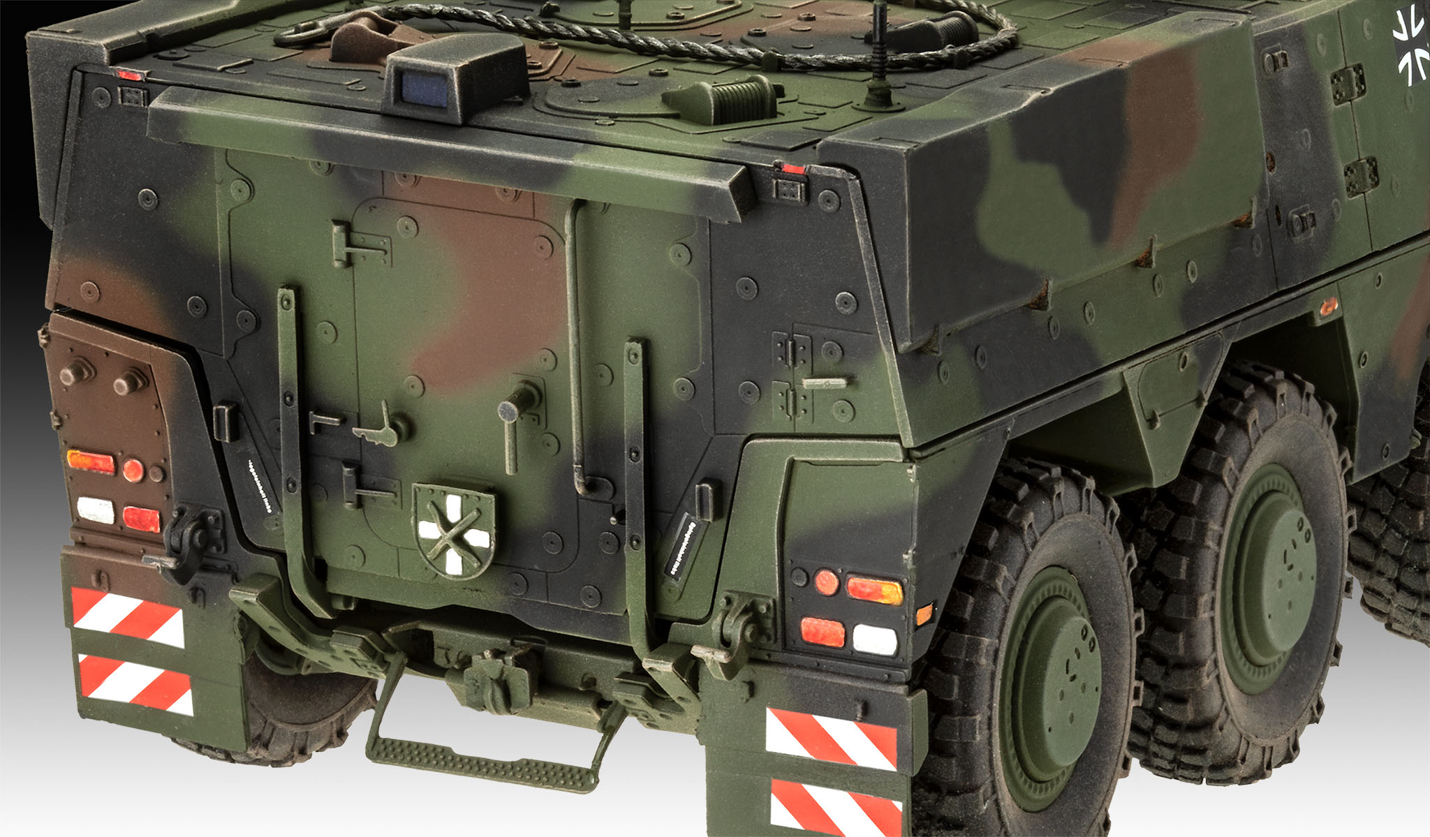 03343 GTK Boxer GTFz scala 1:35 Revell + COLLA OMAGGIO - immagine 4