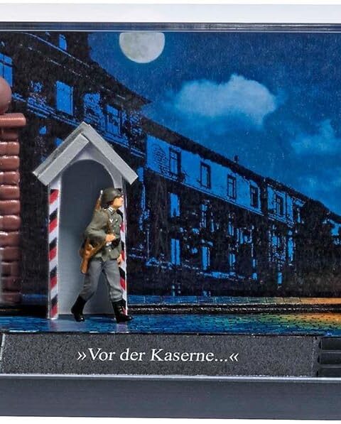 Mini Diorama Busch 7645 Guard Duty, Scala HO, Figure Incluse