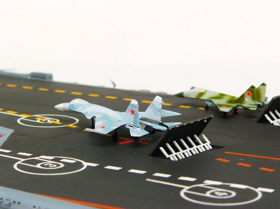 Admiral Kuznetsov, 05606, 1:350, Trumpeter - immagine 9
