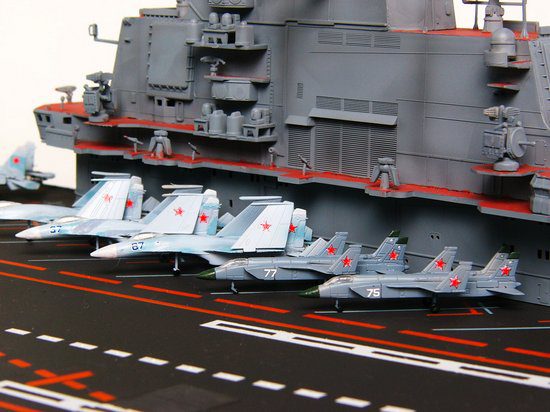Admiral Kuznetsov, 05606, 1:350, Trumpeter - immagine 8